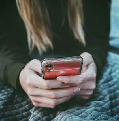 Dlaczego mężczyźni wolą konkret, a kobiety budowanie napięcia w rozmowie